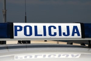 Slika PU_I///policija natpis5.JPG